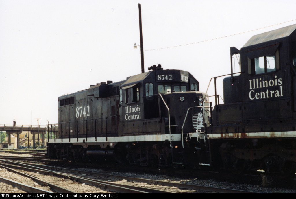 IC GP11 #8742 - Illinois Central